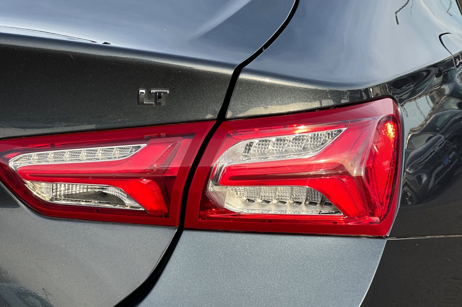 Used 2021 Chevrolet Malibu LT image 31