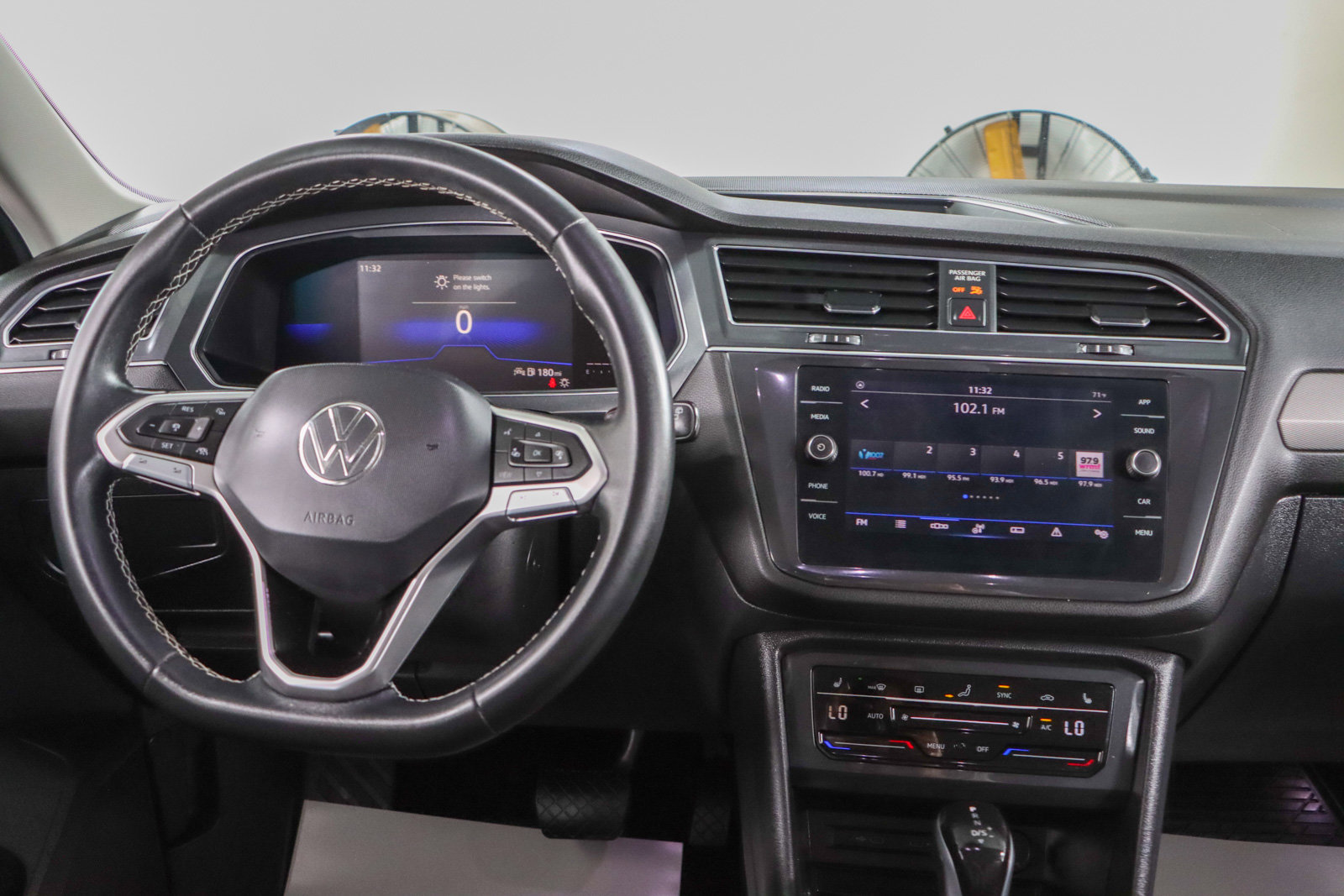 Used 2023 Volkswagen Tiguan SE FWD image 17