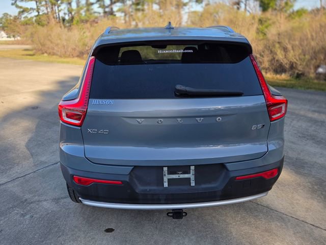 Used 2023 Volvo XC40 B5 Core image 4