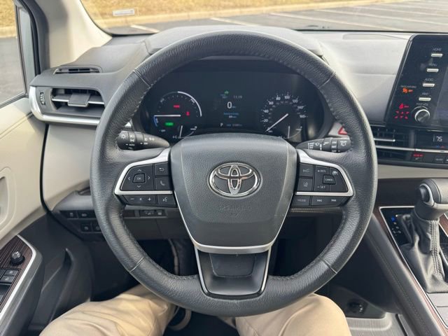 Used 2024 Toyota Sienna XLE image 22