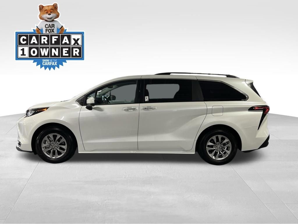 Used 2025 Toyota Sienna XLE w/ XLE Plus Package AWD/4WD image 2