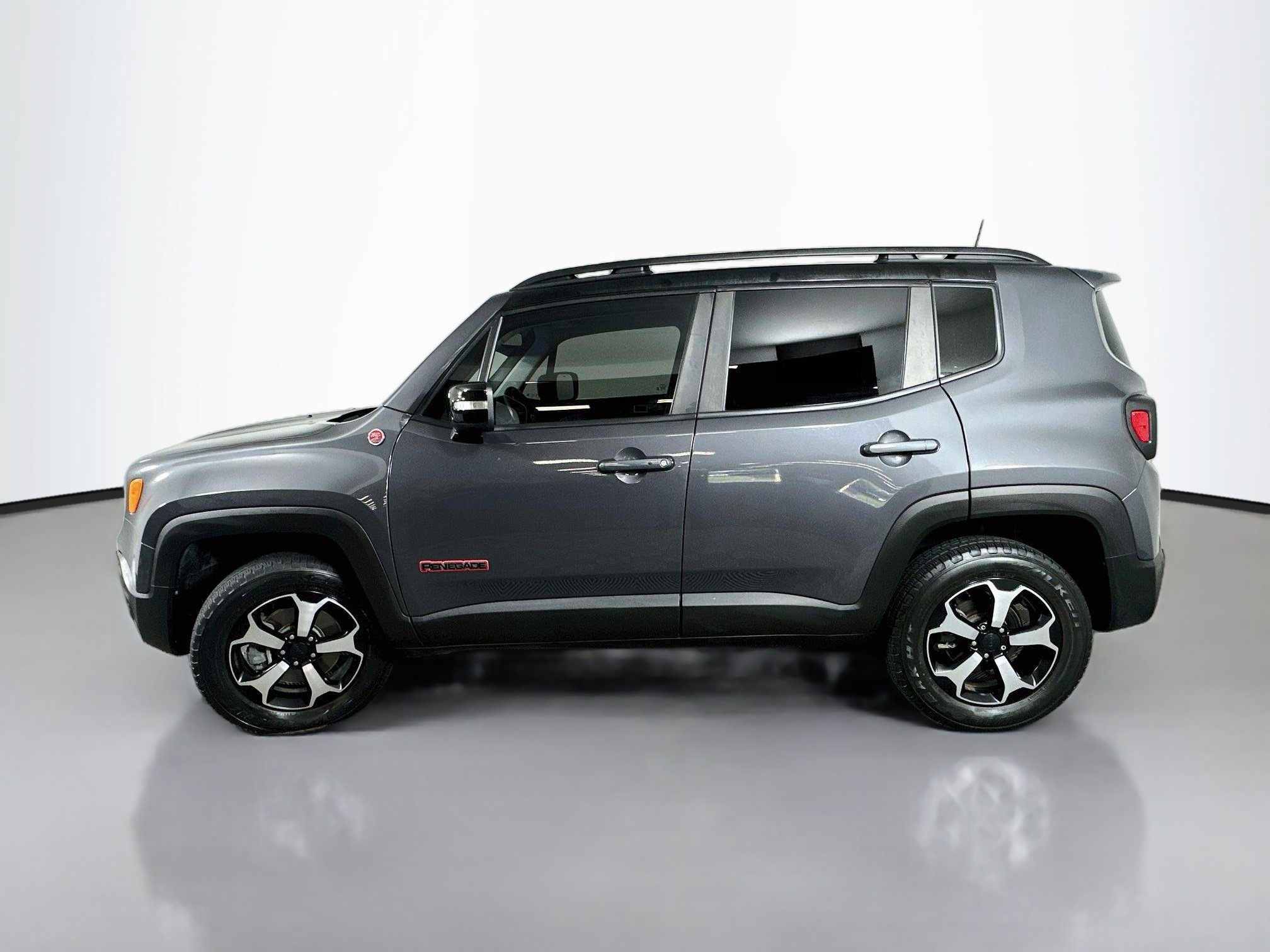Used 2022 Jeep Renegade Trailhawk w/ Sun/Sound Group AWD/4WD image 4