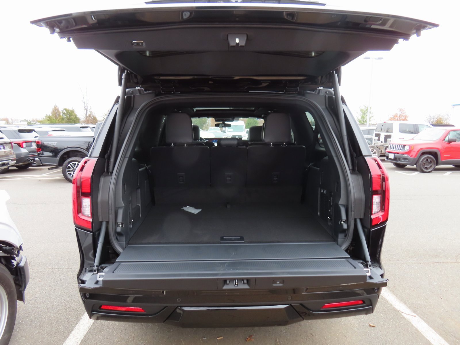 New 2025 Ford Expedition Max Platinum w/ Stealth Appearance Package image 7