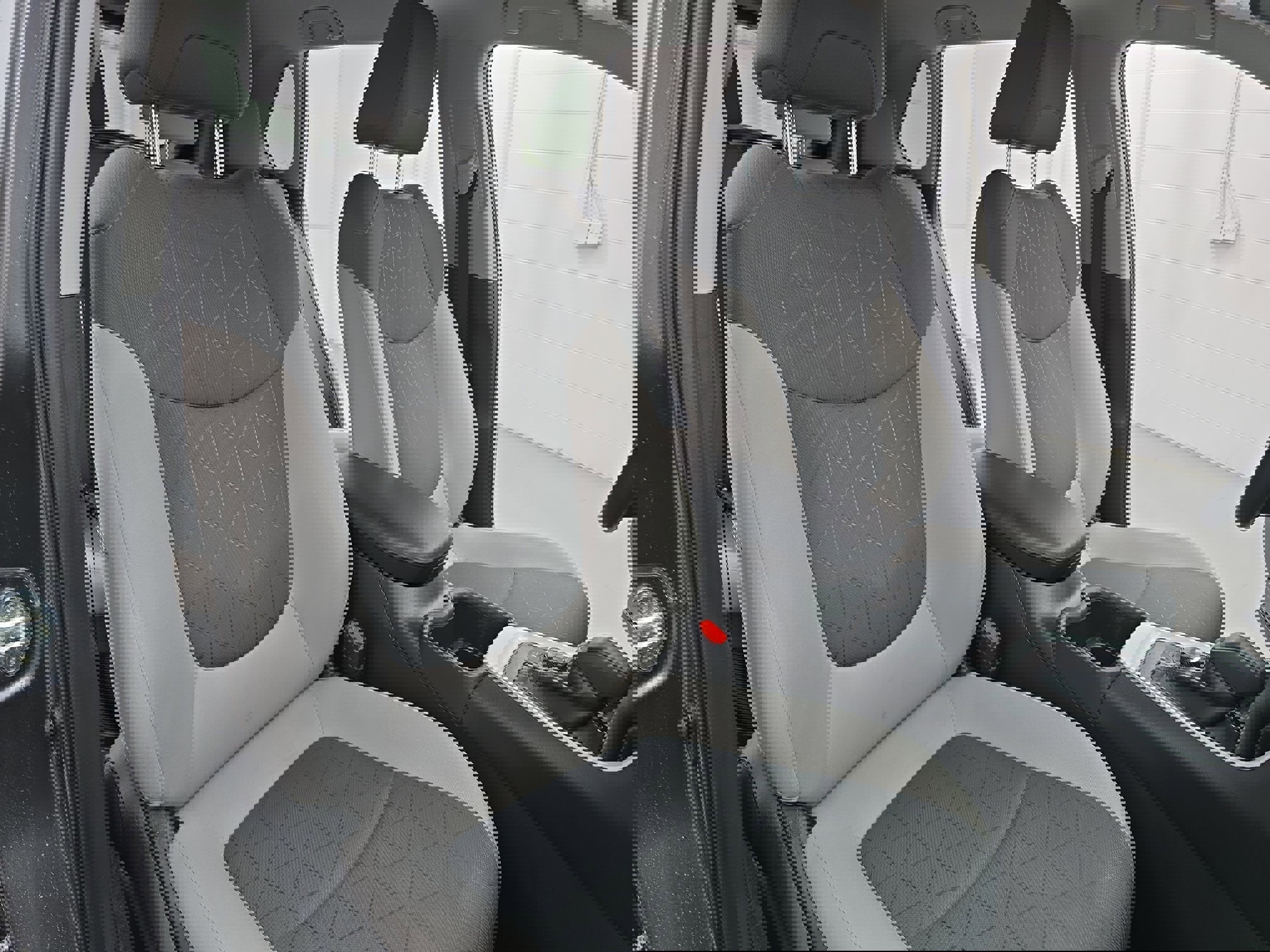 Used 2022 Toyota RAV4 XLE image 10