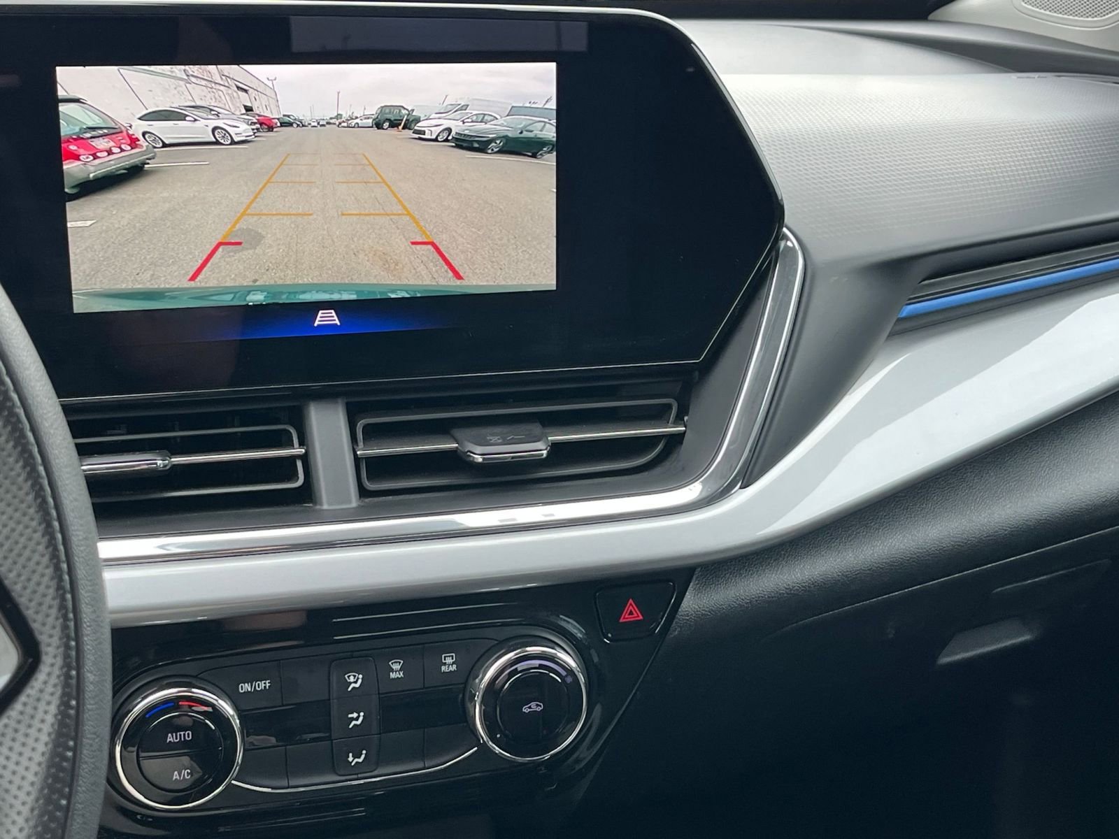 Used 2025 Chevrolet Trax LT FWD image 20