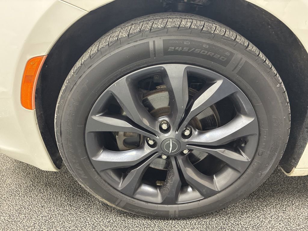 Used 2020 Chrysler Pacifica Touring w/ S Appearance Package image 10