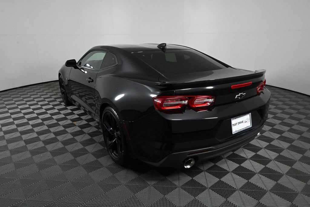 Used 2022 Chevrolet Camaro LT RWD image 4