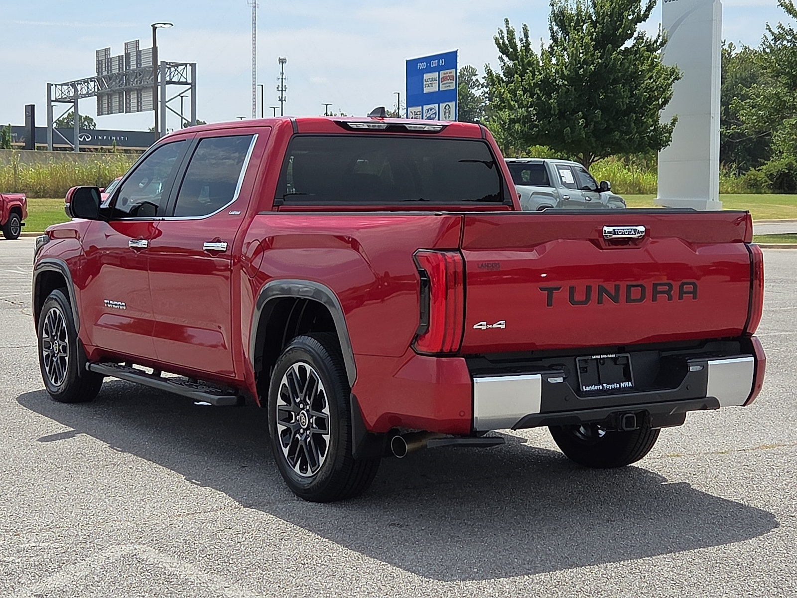Used 2024 Toyota Tundra Limited w/ Power Package AWD/4WD image 4