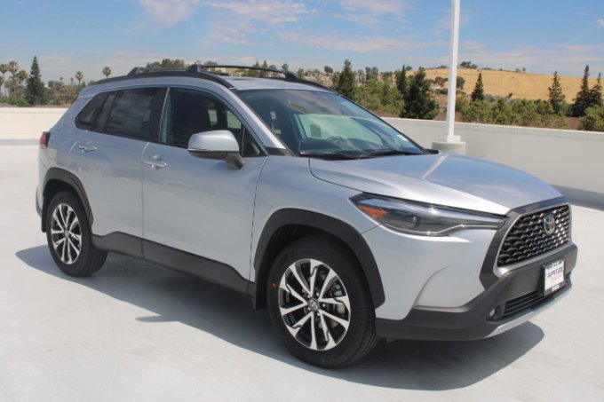 New 2026 Toyota Corolla Cross XLE image 2