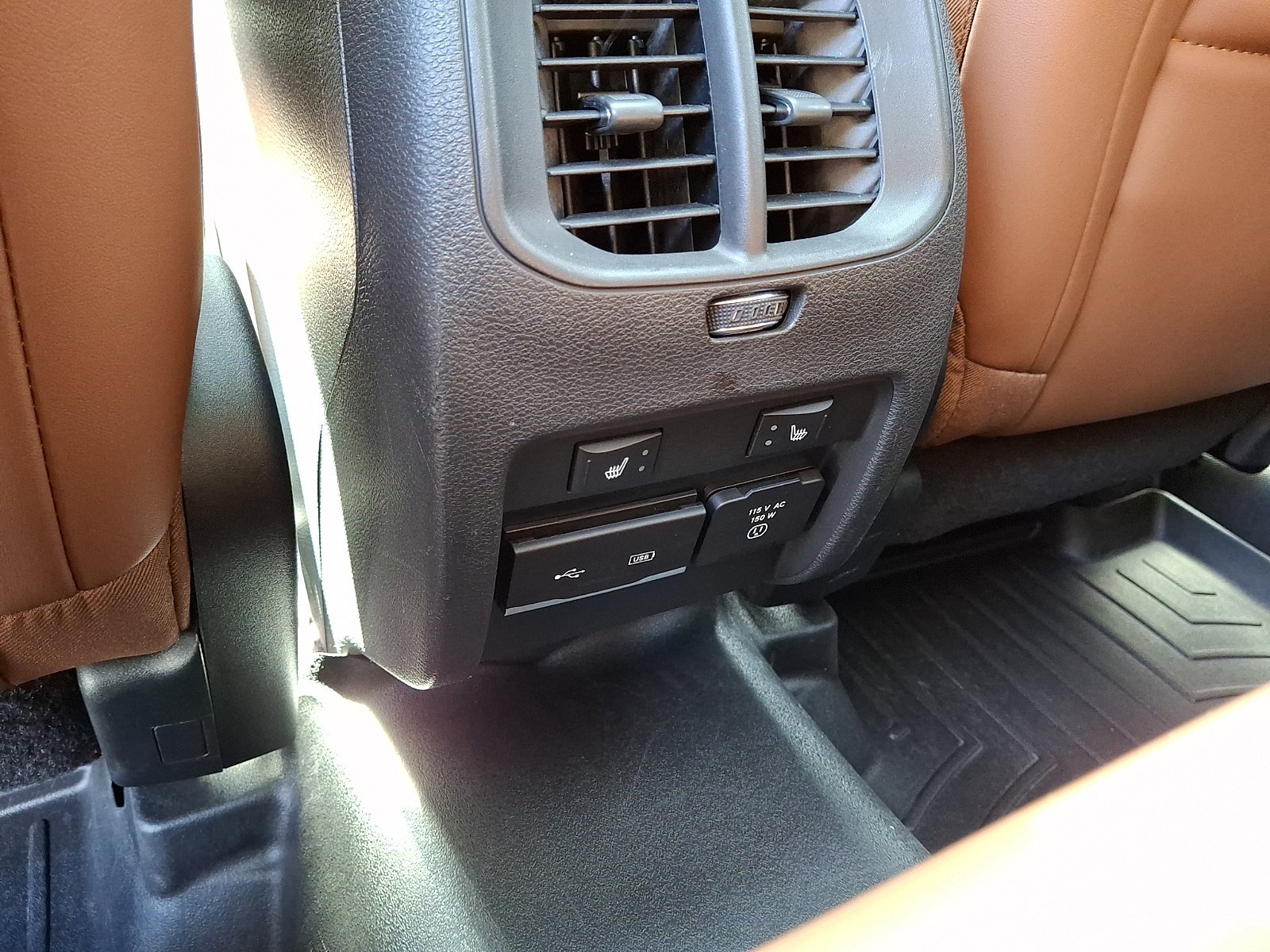 Used 2019 Jeep Cherokee Overland w/ Technology Group AWD/4WD image 13