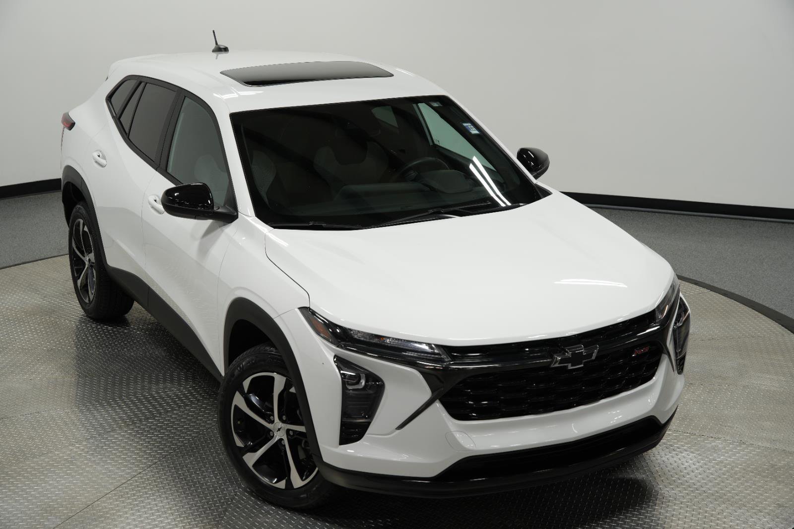 Used 2024 Chevrolet Trax RS w/ Sunroof Package FWD image 45