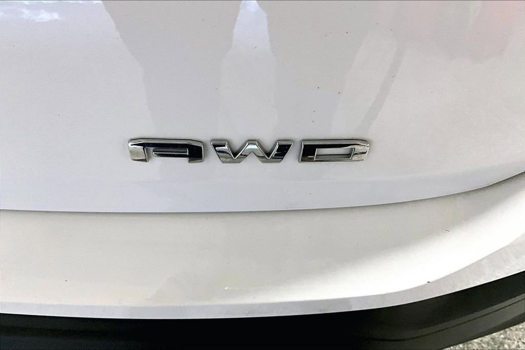 Used 2023 GMC Terrain SLE w/ Driver Convenience Package image 24