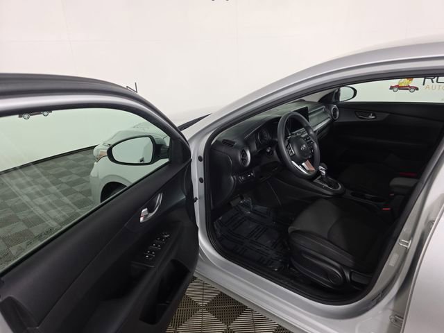 Used 2021 Kia Forte LXS image 17