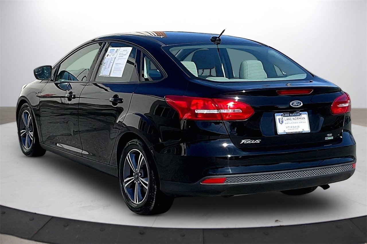 Used 2018 Ford Focus SE w/ SE Appearance Package image 7