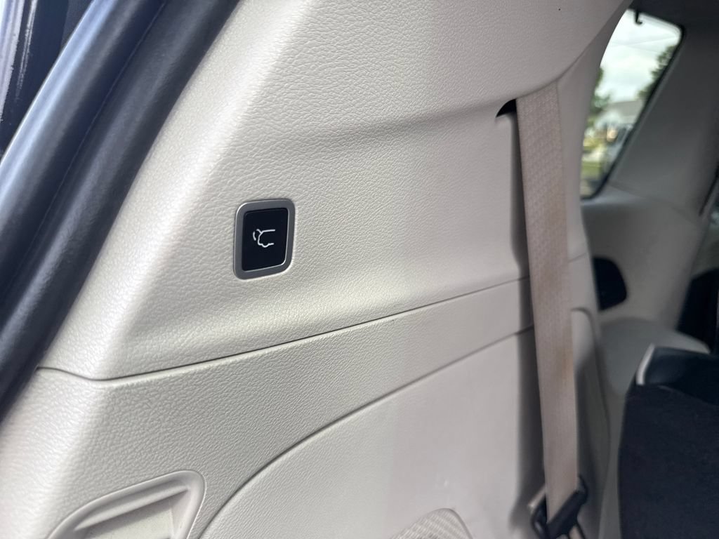 Used 2022 Chrysler Pacifica Limited FWD image 44