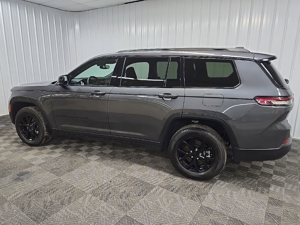 Used 2024 Jeep Grand Cherokee L Laredo image 4