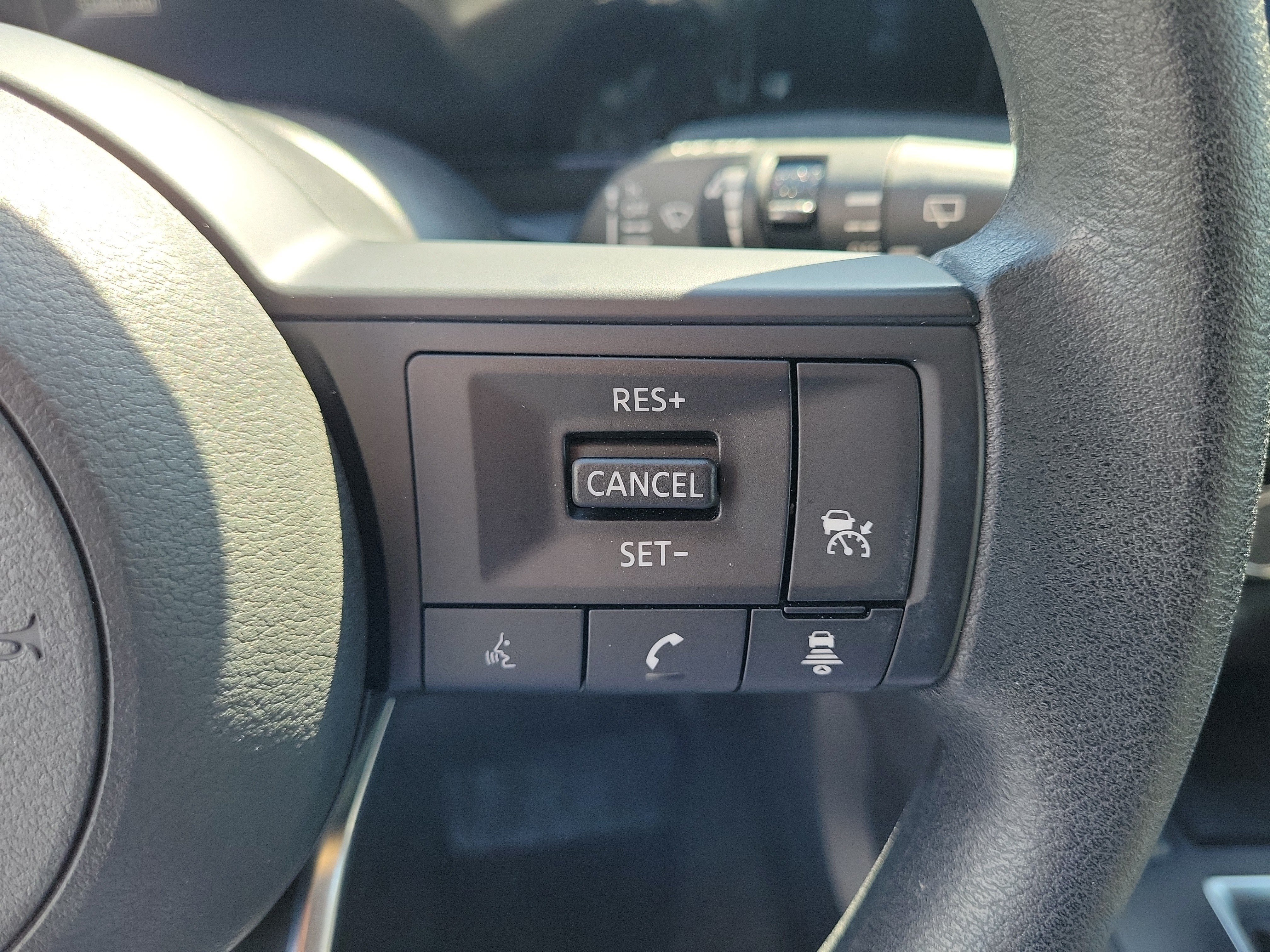 Certified 2025 Nissan Kicks SV FWD image 17