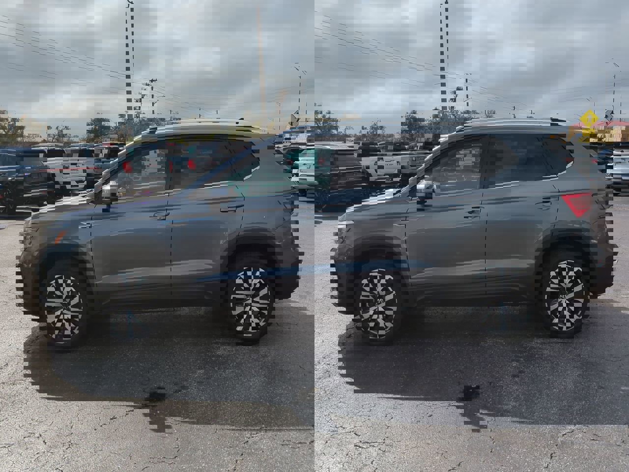 Used 2024 Volkswagen Taos SE image 7