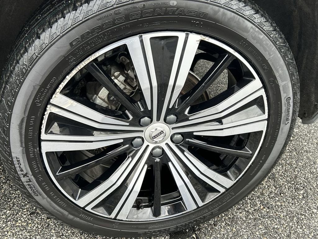 Certified 2023 Volvo XC60 B5 Plus AWD/4WD image 11