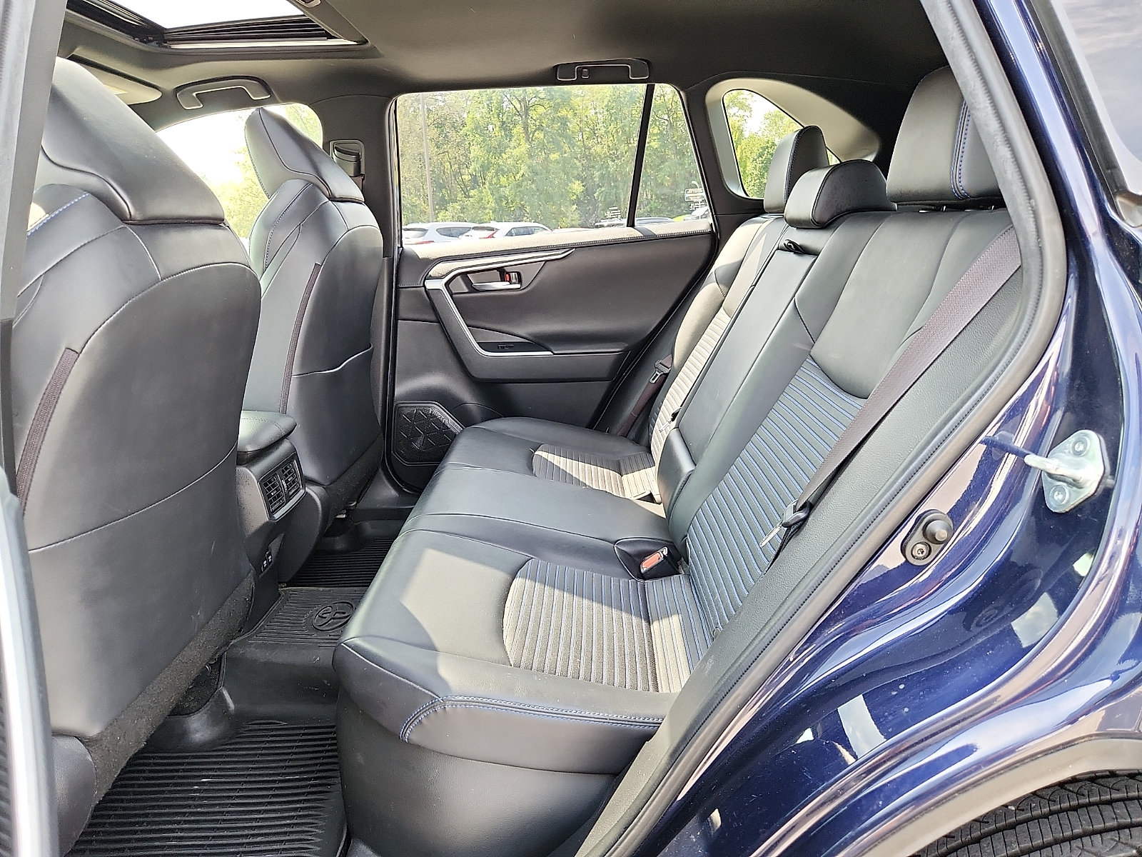 Used 2019 Toyota RAV4 XSE w/ All Weather Liner Package AWD/4WD image 10