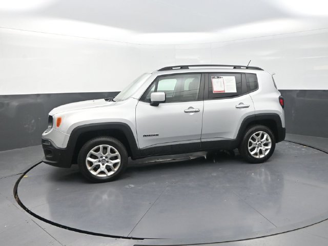 Used 2017 Jeep Renegade Latitude w/ Cold Weather Group AWD/4WD image 4