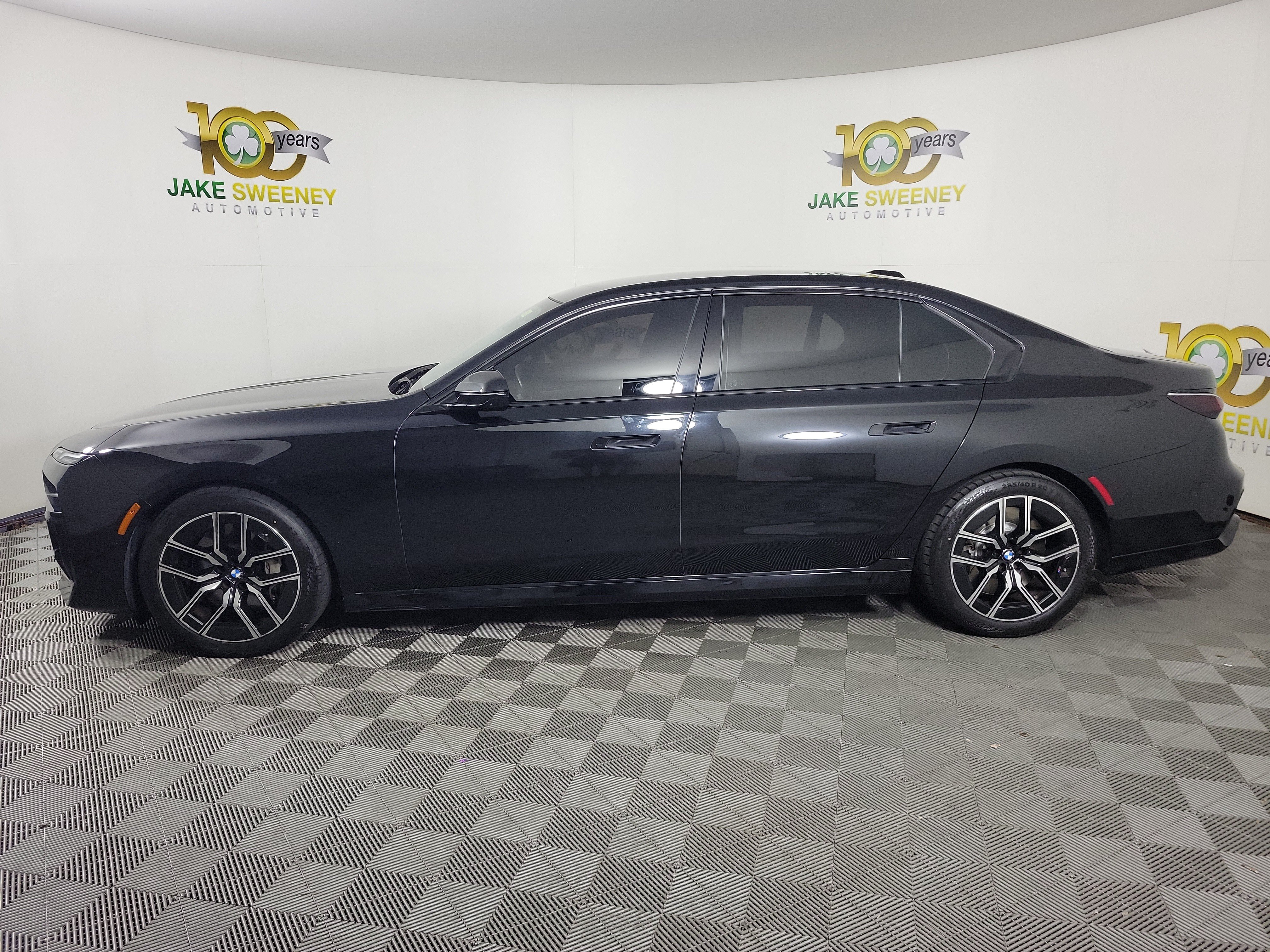 Certified 2023 BMW 760i xDrive AWD/4WD image 8