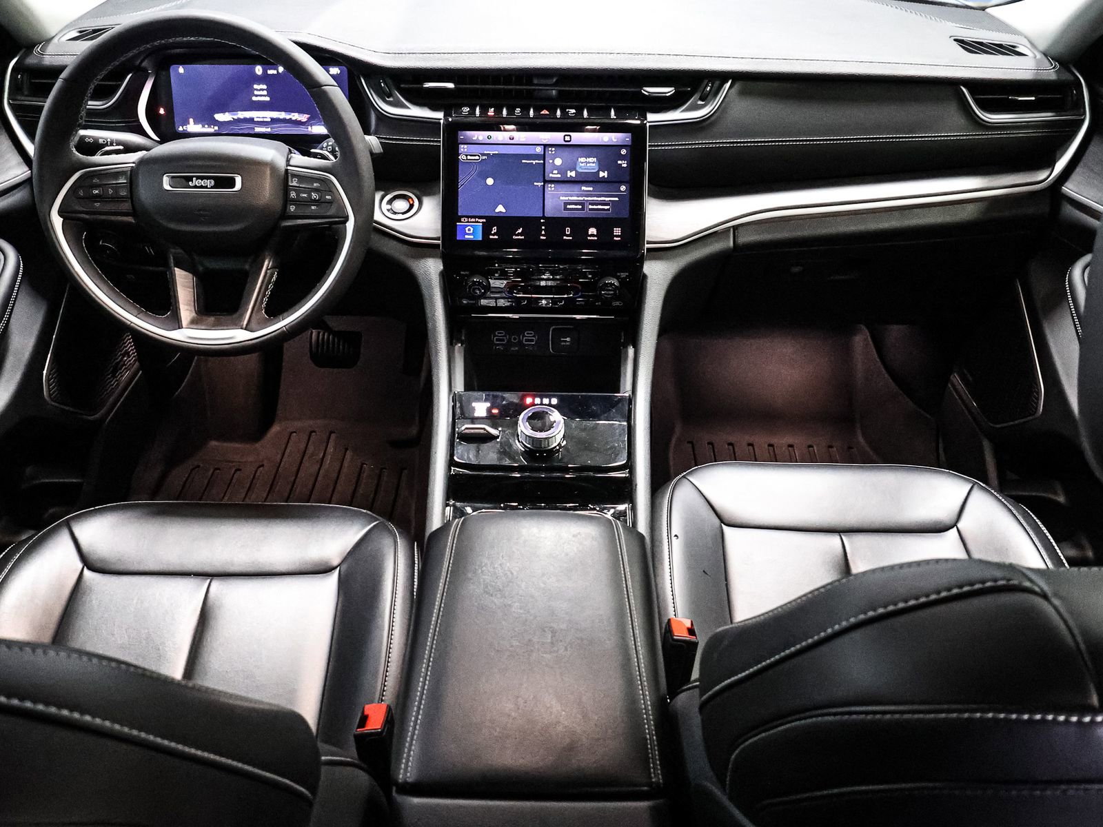 Used 2023 Jeep Grand Cherokee L Limited w/ Black Appearance Package image 25