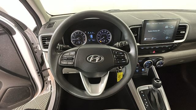 Used 2020 Hyundai Venue SEL FWD image 15