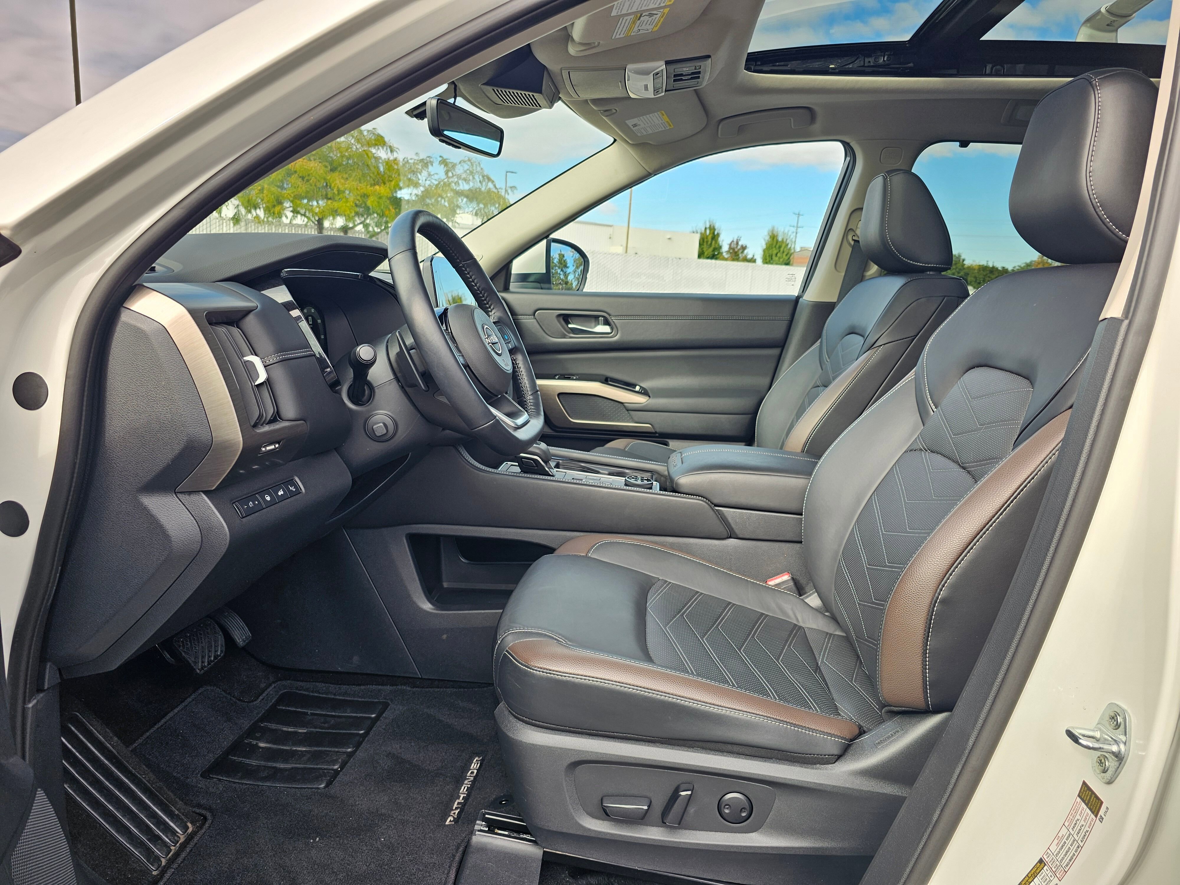 Used 2024 Nissan Pathfinder Platinum w/ Cargo Package image 11