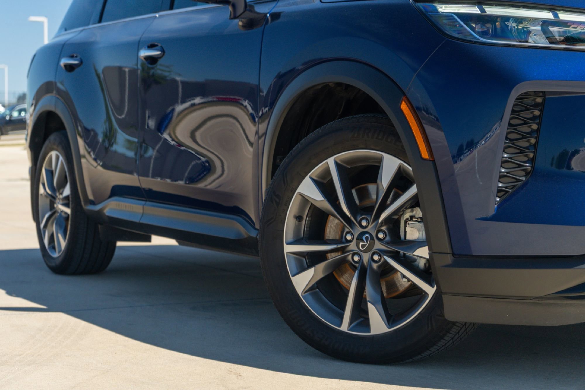 Certified 2023 INFINITI QX60 Luxe w/ Vision Package image 2