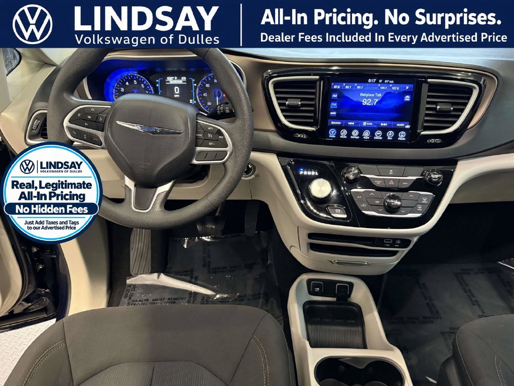 Used 2017 Chrysler Pacifica Touring FWD image 9