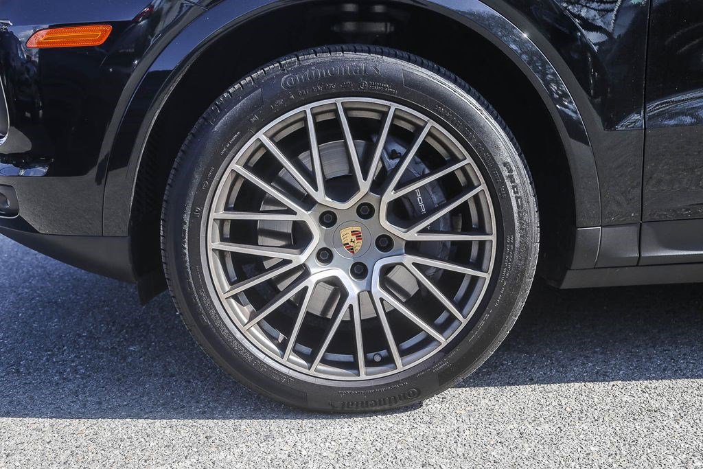 Used 2023 Porsche Cayenne Platinum Edition image 11