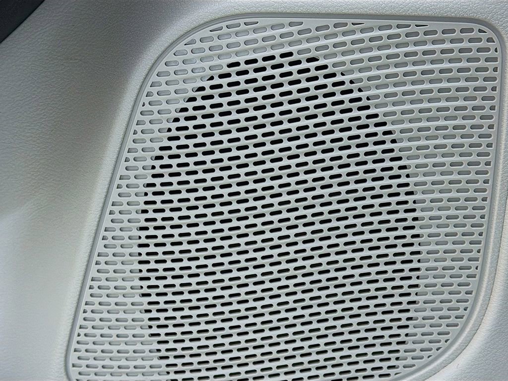 Used 2024 Chrysler Pacifica Touring-L image 37