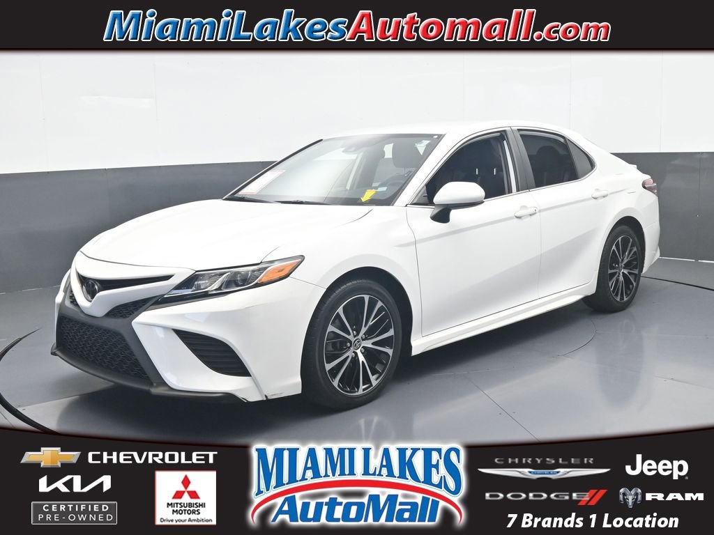 Used 2020 Toyota Camry SE image 1