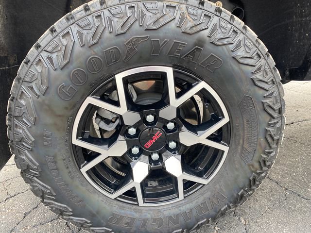 Used 2024 GMC Canyon AT4X AWD/4WD image 16