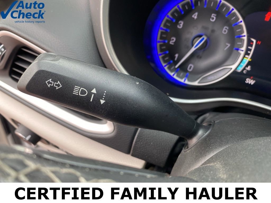 Used 2024 Chrysler Pacifica Touring-L FWD image 34