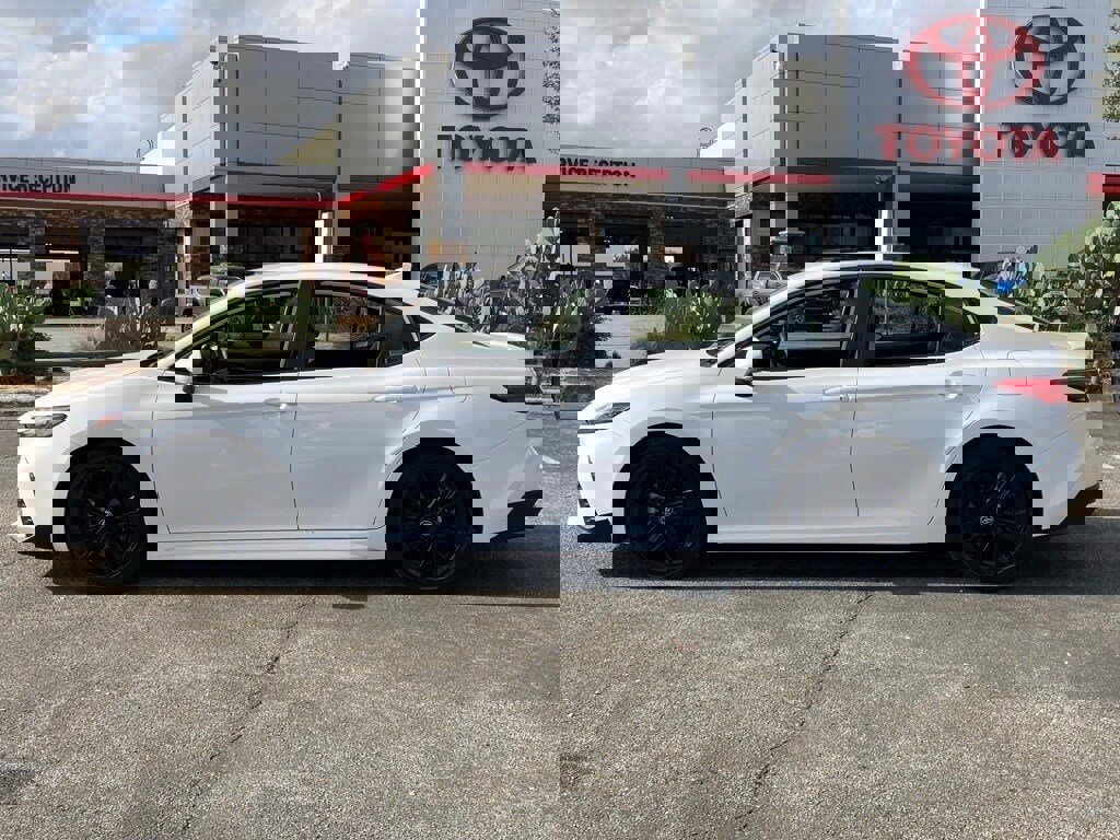 Certified 2025 Toyota Camry SE image 8