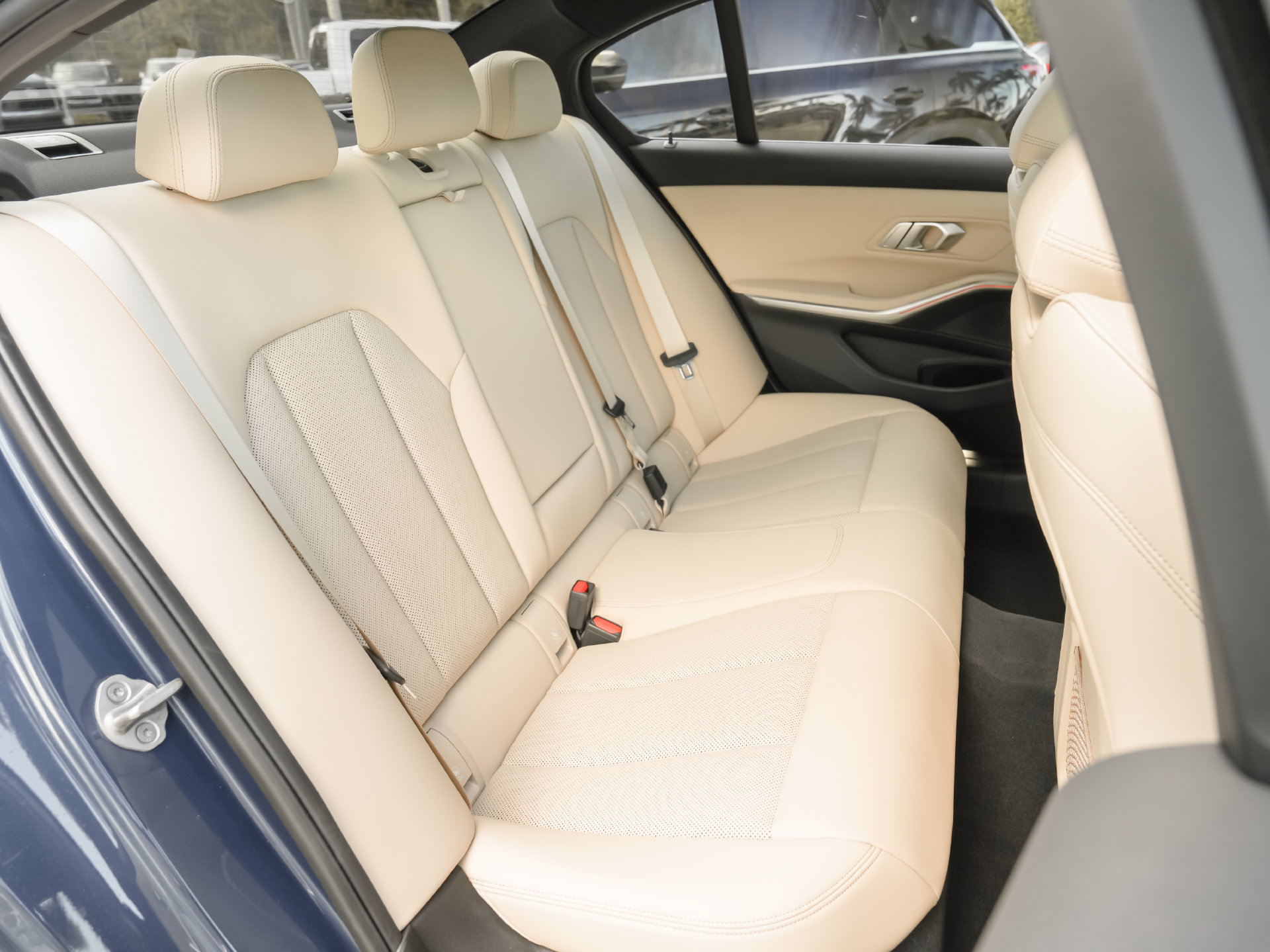 Used 2022 BMW 330i Sedan w/ Driving Assistance Package RWD image 9