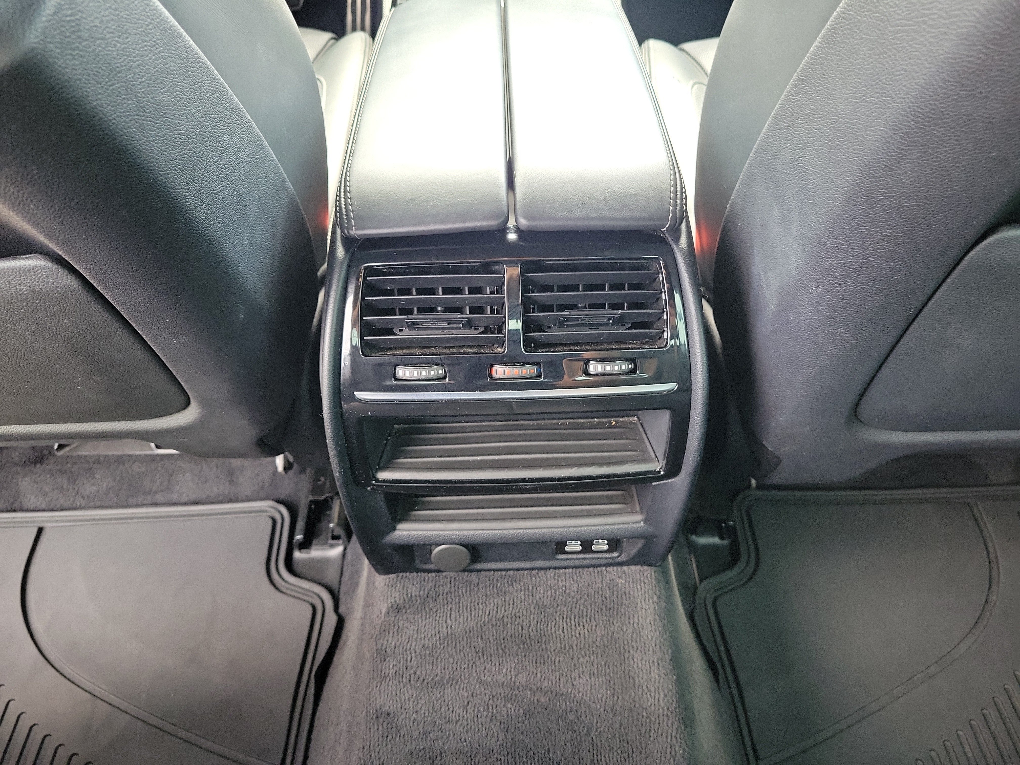 Used 2020 BMW M550i xDrive w/ Executive Package AWD/4WD image 10
