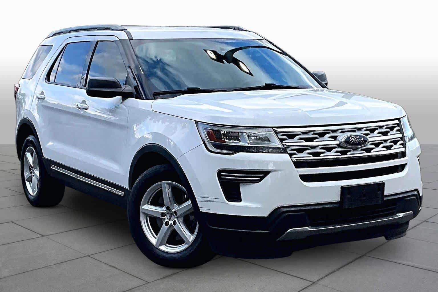 Used 2019 Ford Explorer XLT w/ Class III Trailer Tow Package FWD image 2