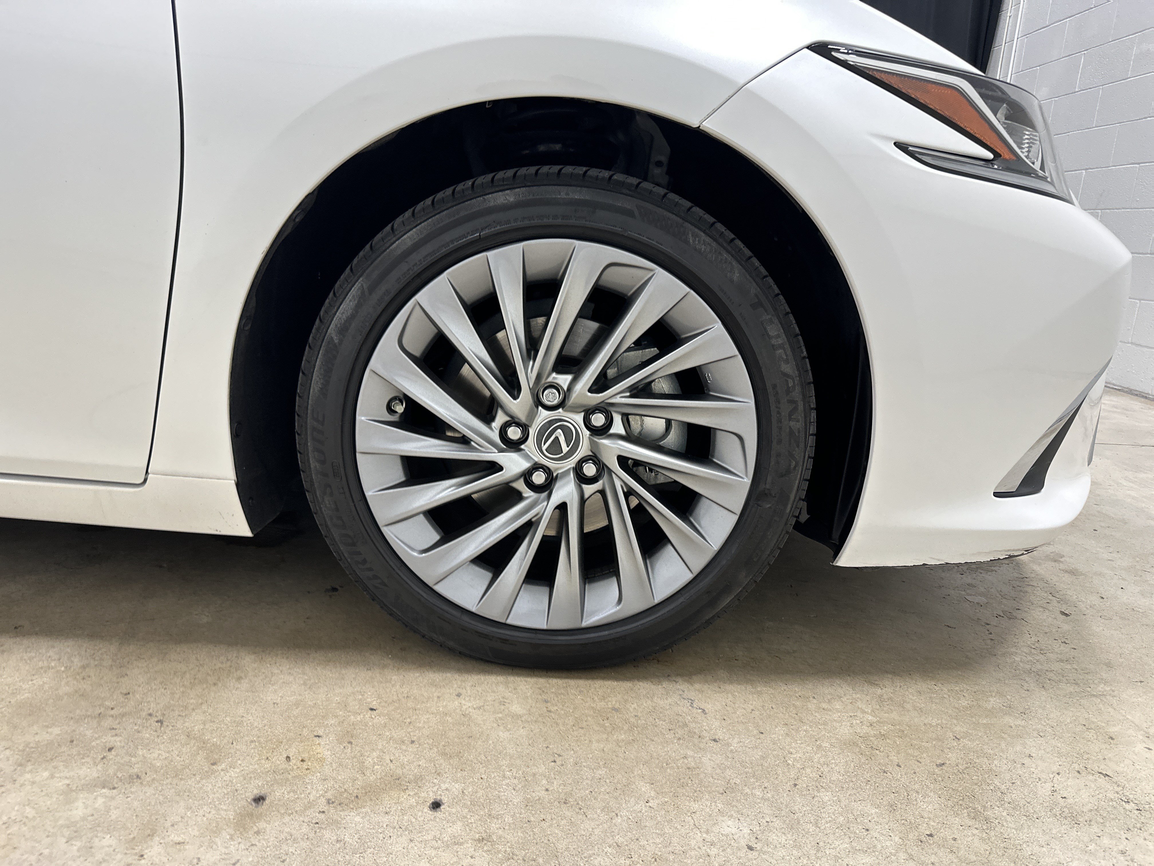 Used 2023 Lexus ES 350 w/ Accessory Package (Z2) FWD image 13