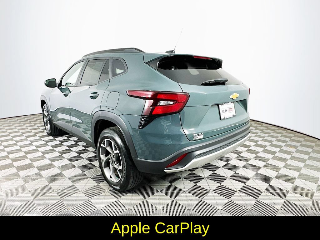 Used 2025 Chevrolet Trax LT FWD image 7