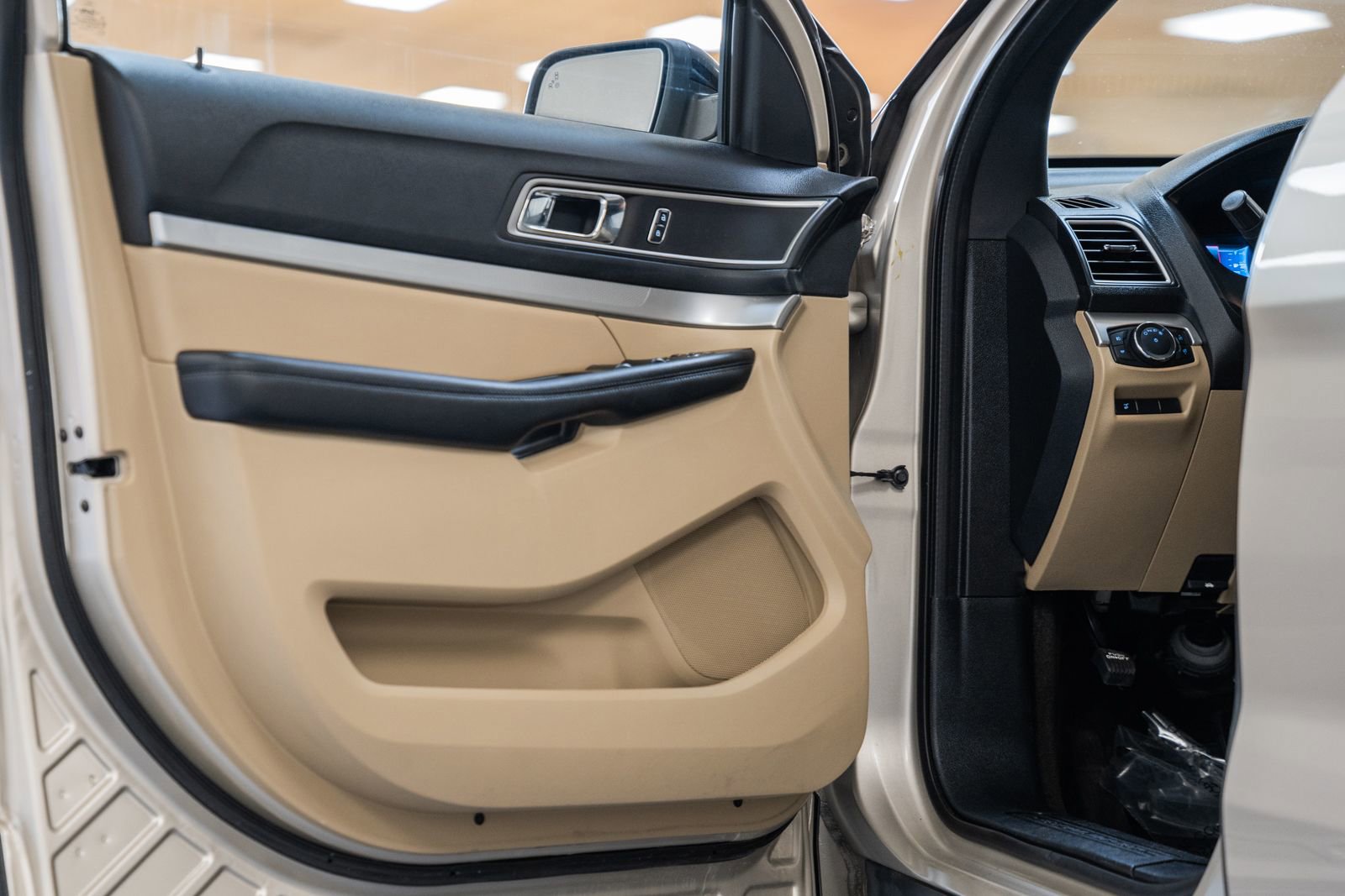 Certified 2017 Ford Explorer XLT w/ Equipment Group 202A image 42