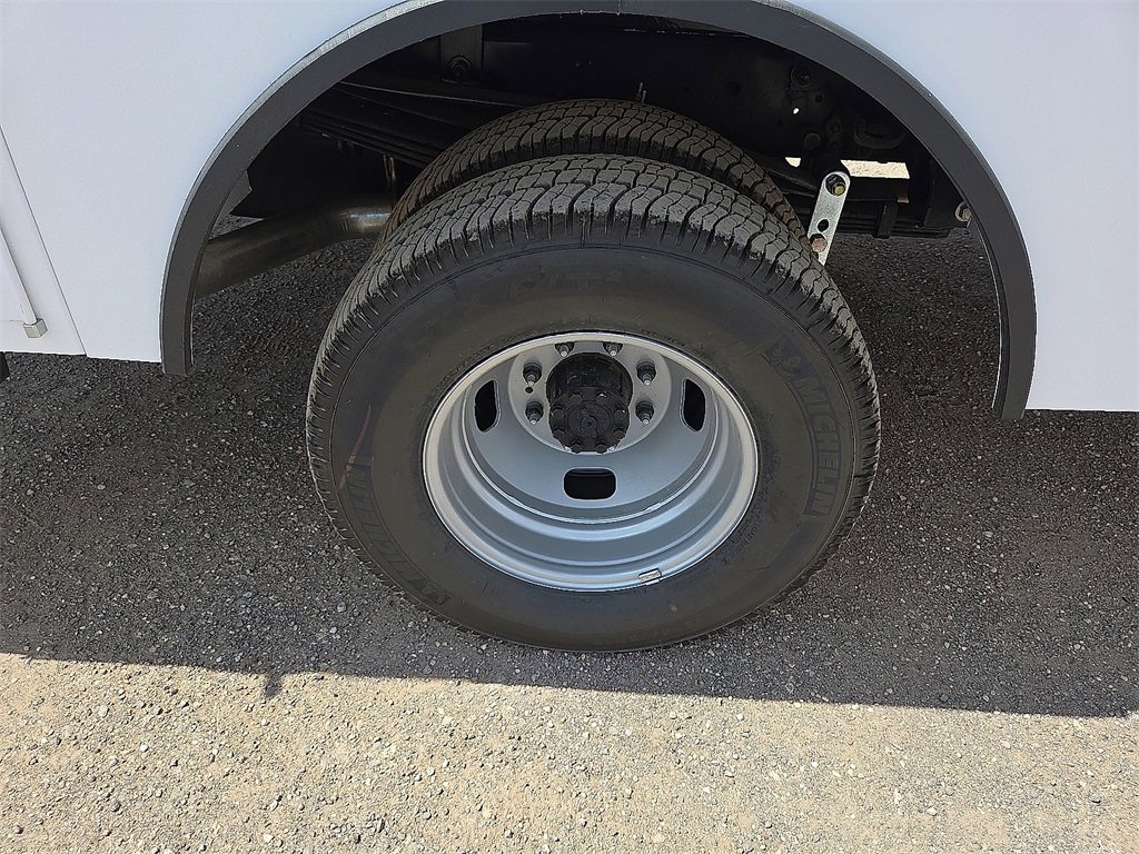 New 2025 Ford F350 XL w/ XL Chrome Package image 8