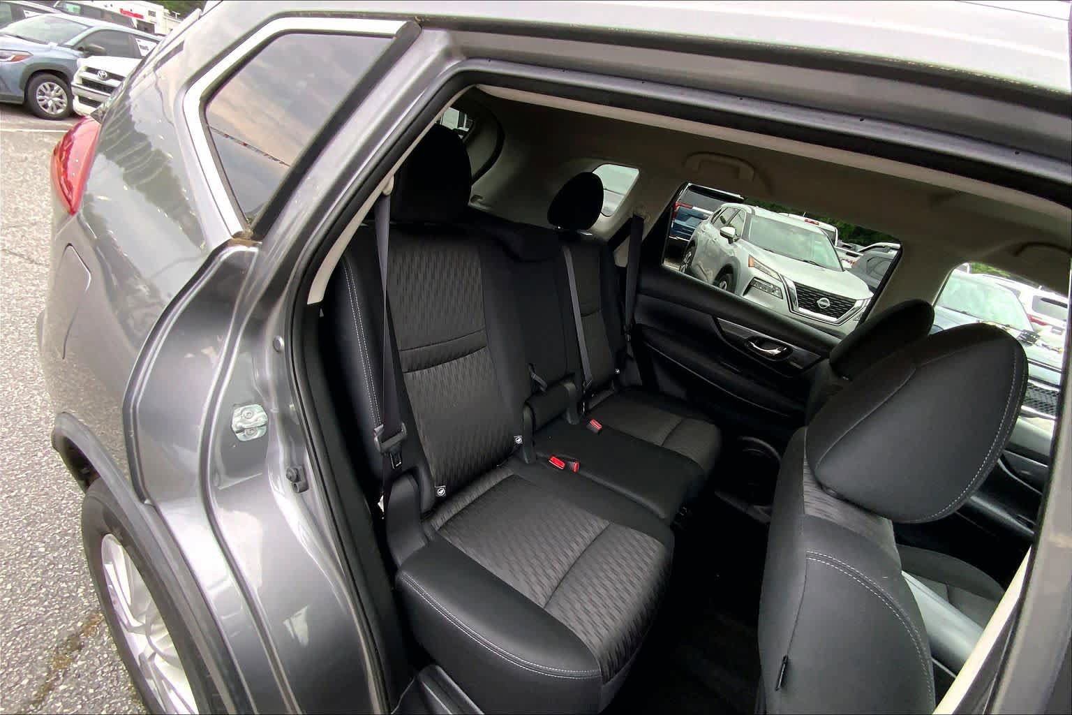 Used 2019 Nissan Rogue SV FWD image 19
