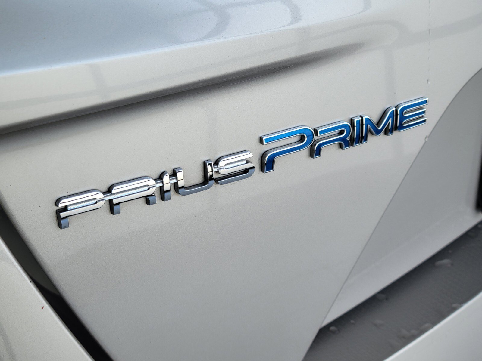 Used 2018 Toyota Prius Prime Premium w/ Carpet Mat Package FWD image 5