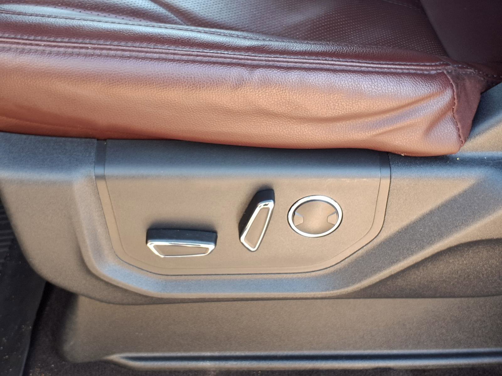 Used 2023 Ford Expedition Limited image 4