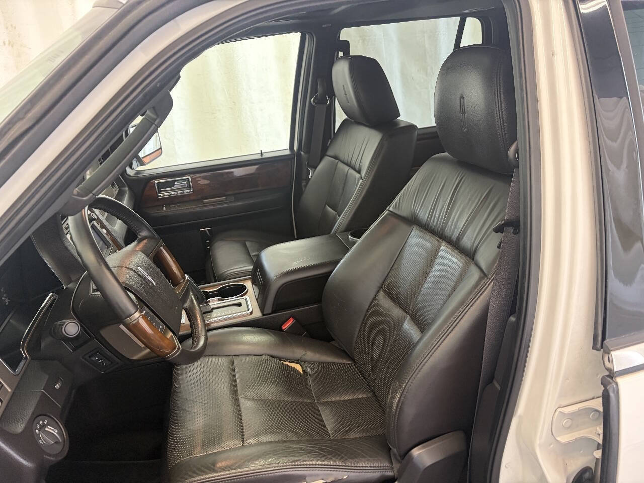 Used 2014 Lincoln Navigator L 4WD image 22