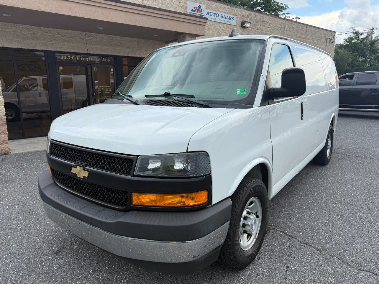 Used 2019 Chevrolet Express 3500 w/ Driver Convenience Package image 1