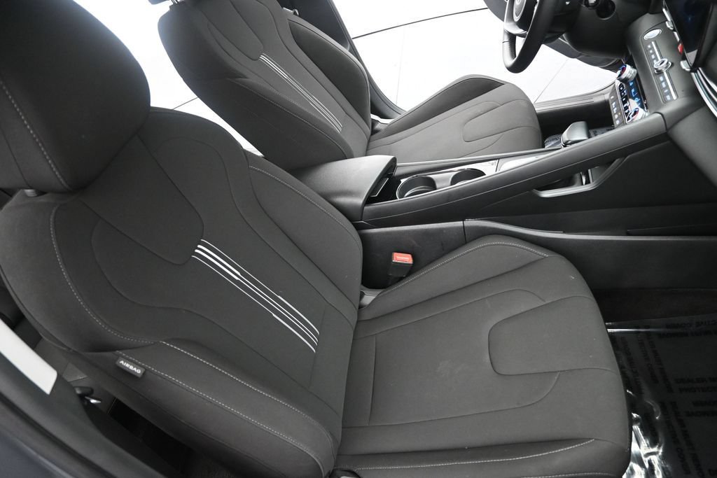 Used 2025 Hyundai Elantra SEL FWD image 11